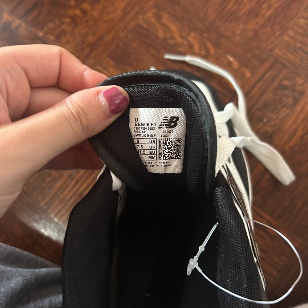 New Balance - Picture 2 of 5
